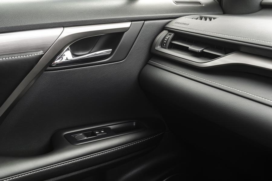 Детали интерьера Lexus RX350 F-Sport 2019 года  (ZA) (фото 2 из 36)